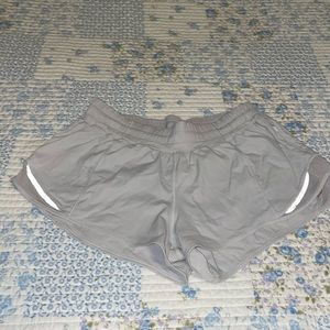 Lululemon Hotty Hot Low-Rise Lined Short 2.5”
